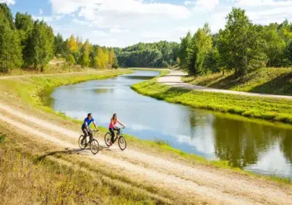 Visiter Carcassonne 5 Balade à vélo le long du Canal du Midi pour rejoindre Carcassonne